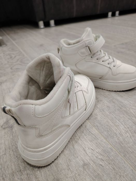 Детские кроссовки осень