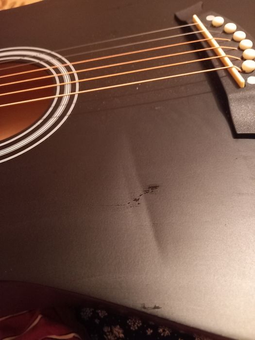 Акустическая Чёрная гитара