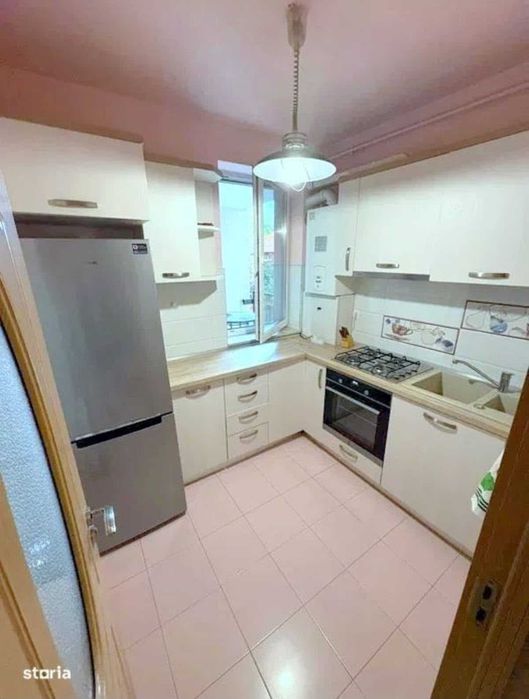 Privat, inchiriez 2 camere 58 mp, balcon, cu sau fără garaj in centru