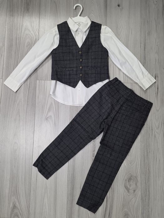 Costum H&M mar.116(5-6ani)
Aruncați o privire și la celelalte anunturi.