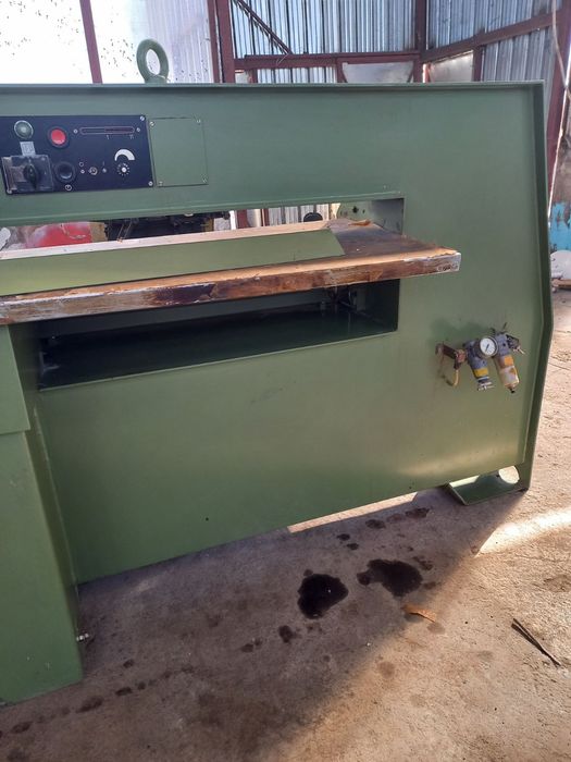 шивачка за фурнир 1300мм. .