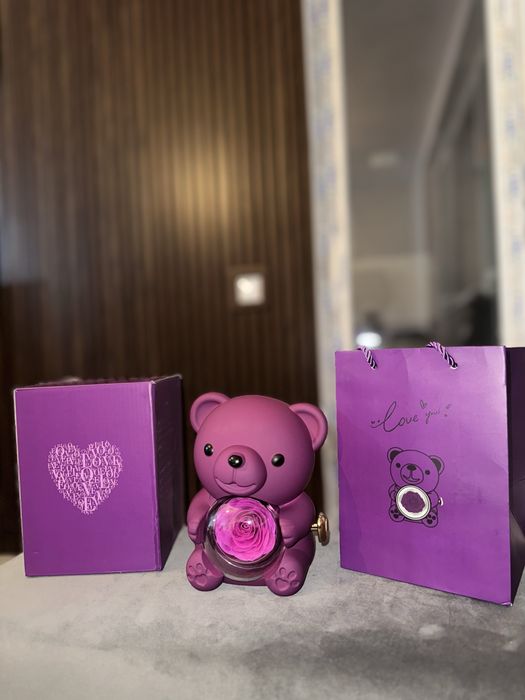 Луксозно Подаръчно Мече с Роза и Колие- Перфектният Романтичен Подарък