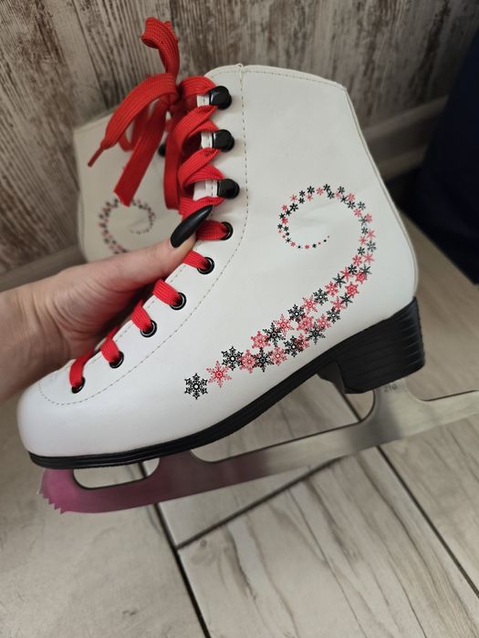 Фигурные коньки.