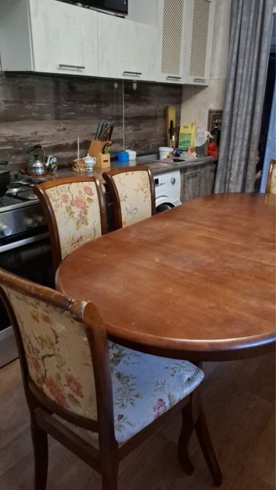 Продам комод, прихожую, зеркало, сто*6 стульев