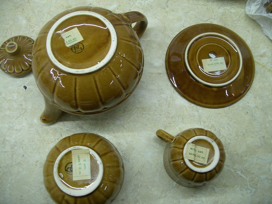 Стар сервиз за кафе и чаи.