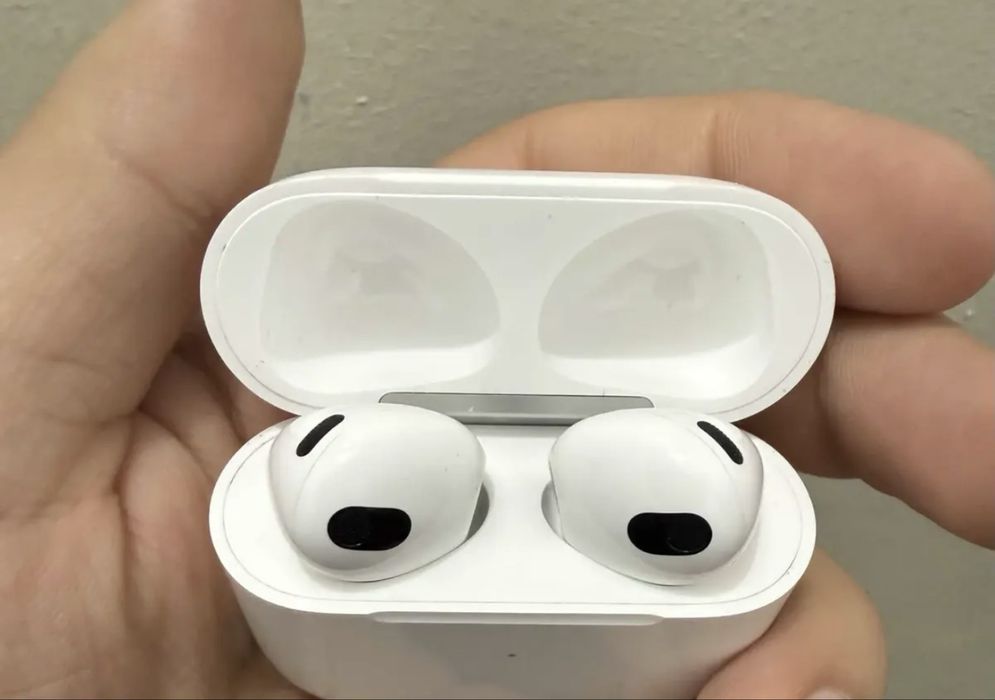 Продаю AirPods 3