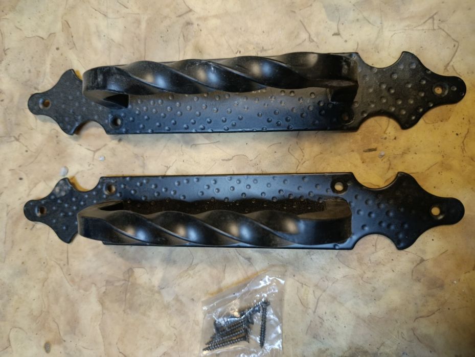 Дверные ручки металлические