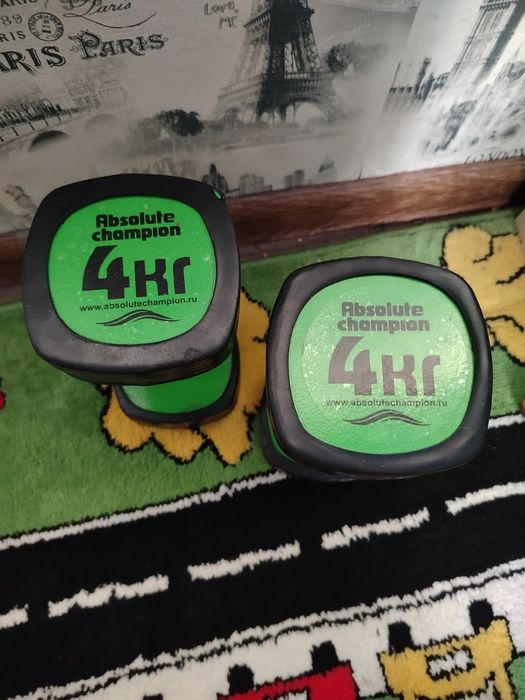 Гантели по 4 кг .