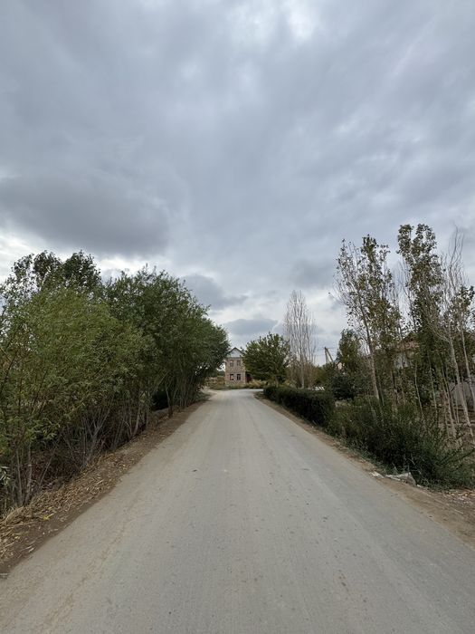 Жудә қолай локацияда жайласқан 2 қабатлы, 7 ханалы, коттедж жай.