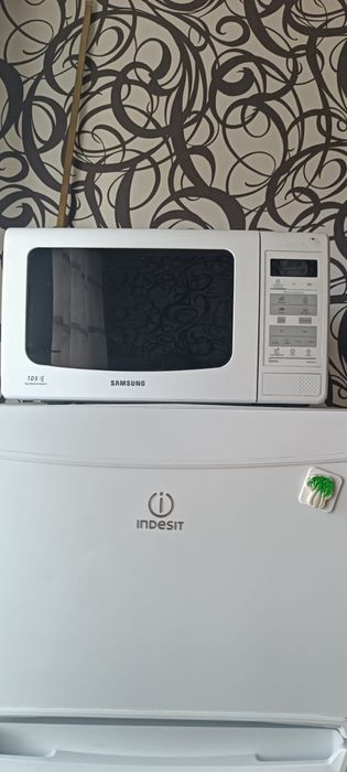 Продам микроволновку и холодильник