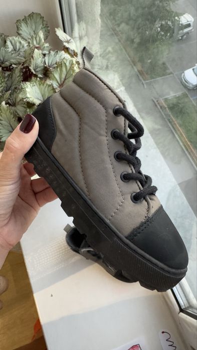Продам детские ботинки Zara