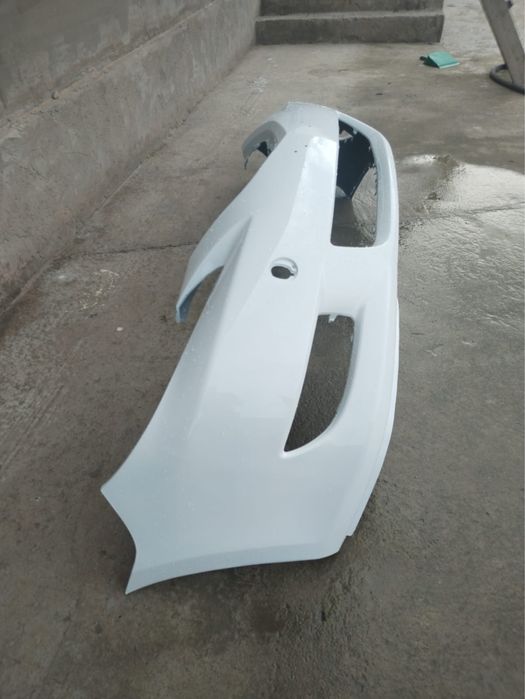 Бампер передний на Mazda 306