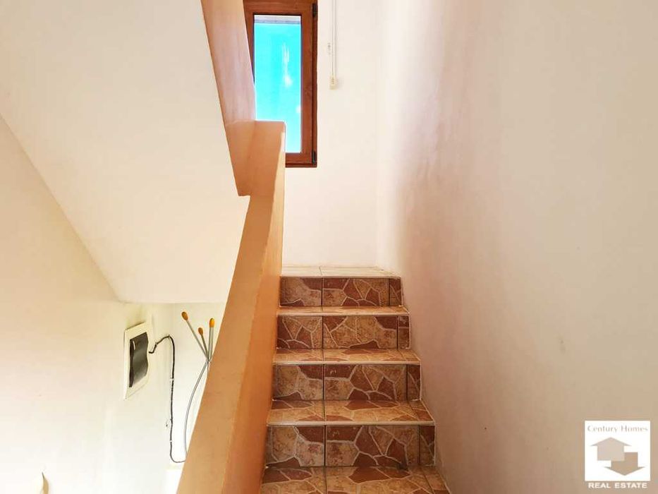 155075 Масивна къща с просторен двор в с. Любенци