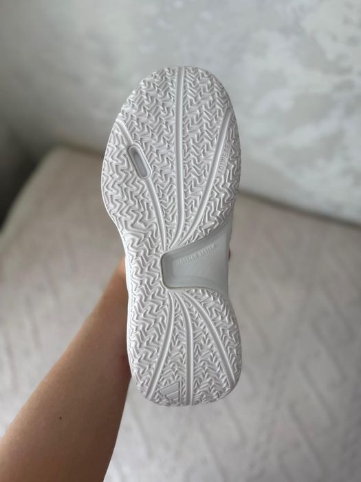 Продам кроссовки