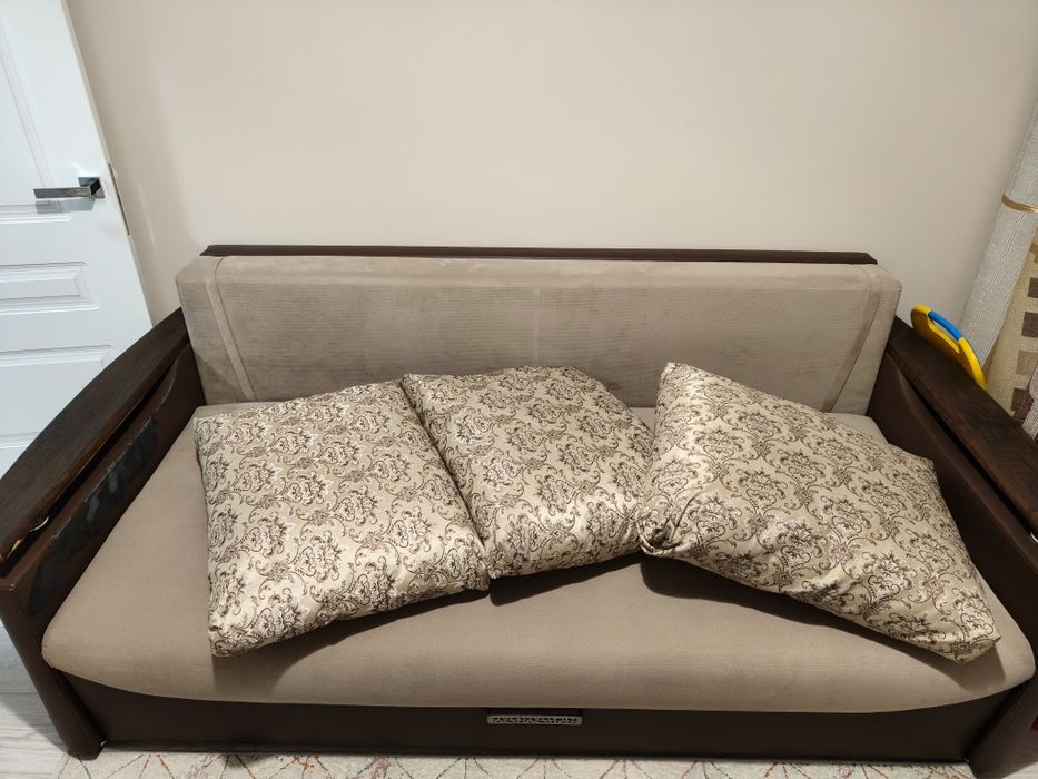 БЕСПЛАТНО. Диван в отличном состоянии