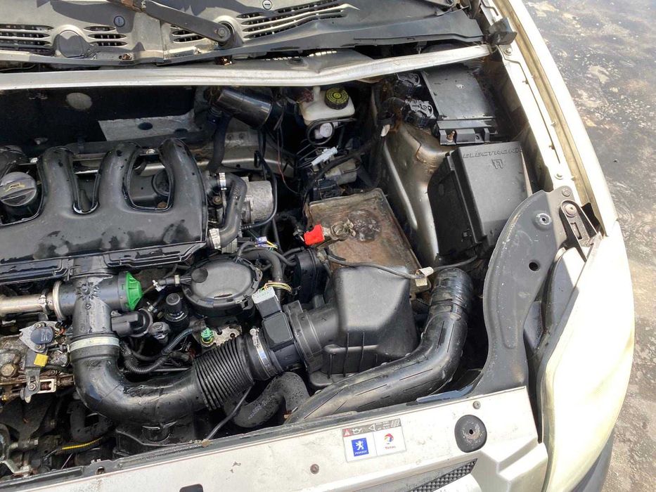 dezmembrez peugeot partner 1.9d cod motor DW8B/haion partner/usa fata