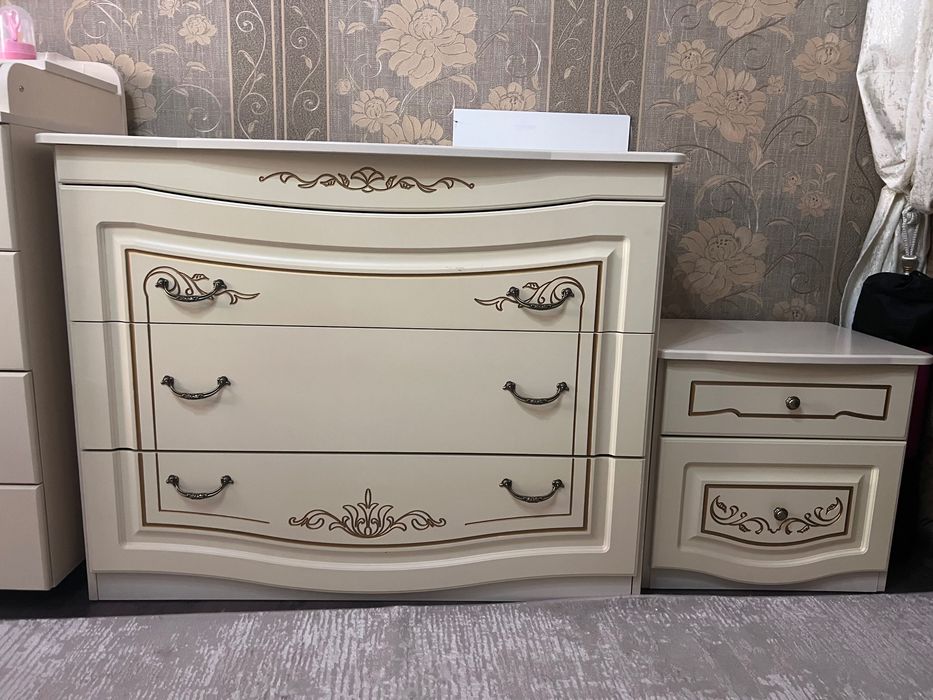 Продается спальный гарнитур