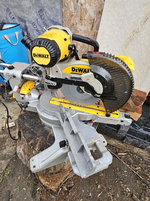 Circular dewalt DWS727