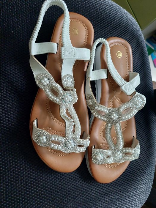 Дамски сандали с перли