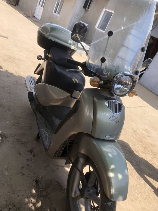 Vand scuter aprilia scarabeo 150