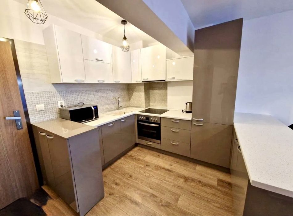 Inchiriez apartament 2 camere + gradina + parcare subterana