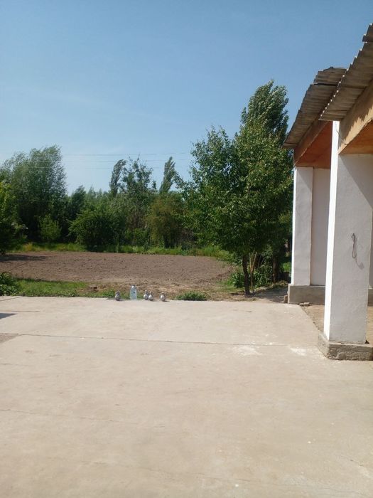 Uy sotiladi.Toshkent viloyatida