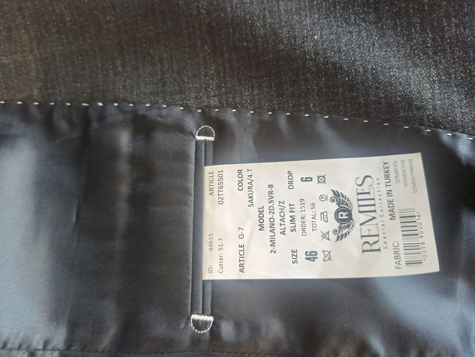 Костюм новый продам