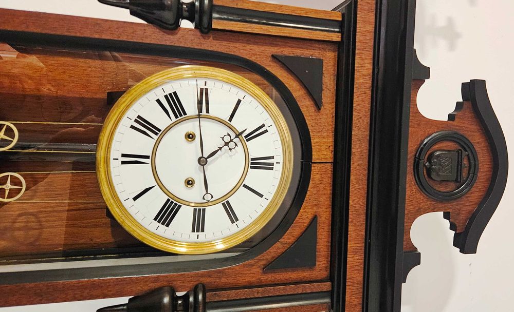 Ceas de perete cu pendula si 2 greutati anii 1870