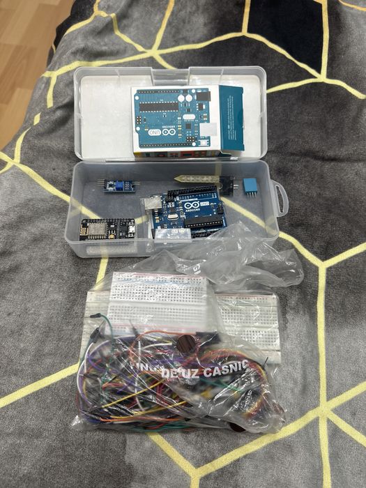 Set Arduino UNO, senzori, ESP8266, breadboard