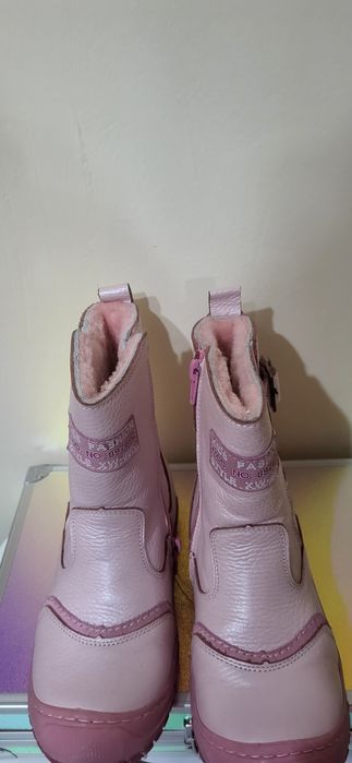 Продам новые зимние сапоги для девочки