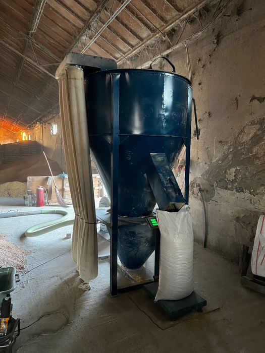 Vând furaj nutritiv pentru animalele tale