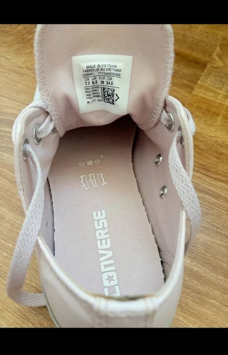 Tenesi converse roz
