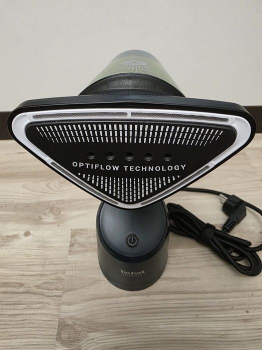 Aparat de calcat vertical Tefal AeroSteam