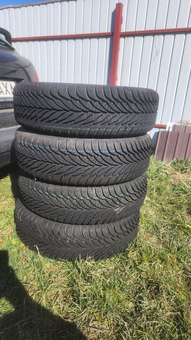 Vând cauciucuri de iarna noi peugeot 207 mărime 185/65 R15
