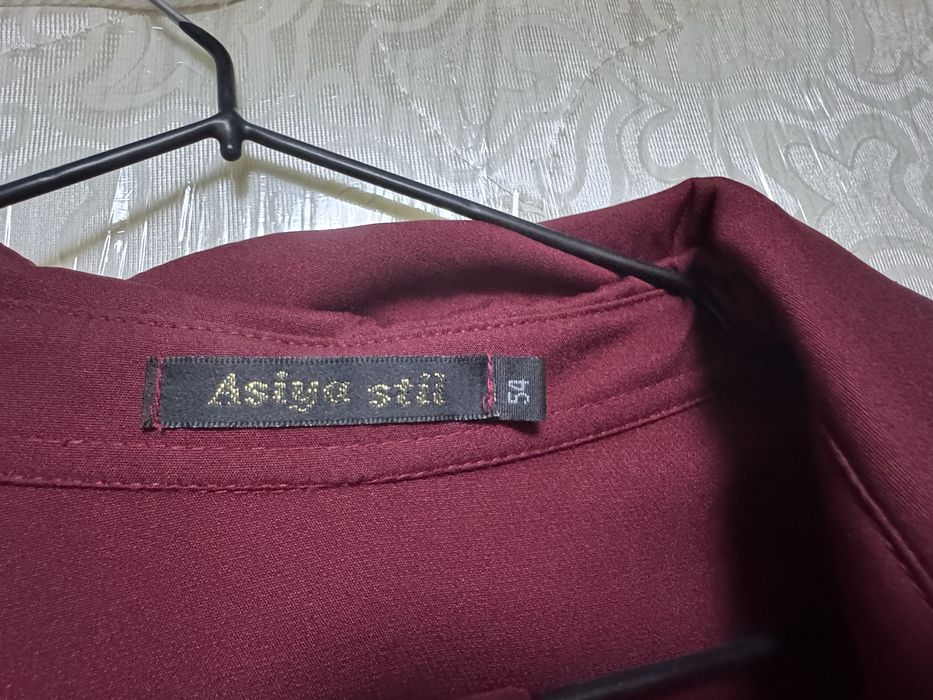 Бордовое платье