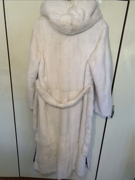 Белая норковая шуба