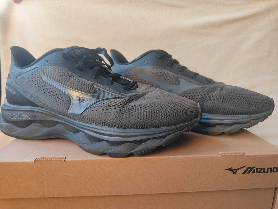 Маратонки NIKE   39 номер /40 номер Mizuno