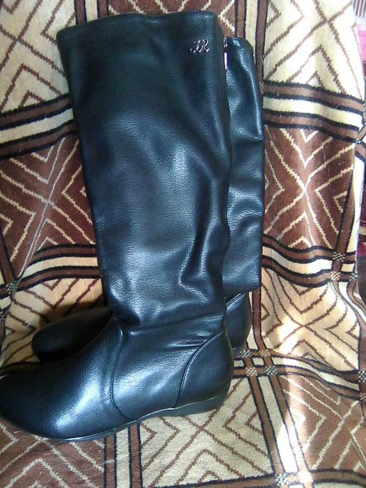 Продам новые, красивые сапоги !