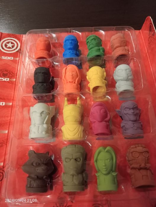 Ластики книга набор Marvel mania