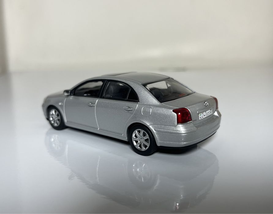 Продам Тойота Авенсис, масштаб 1:43