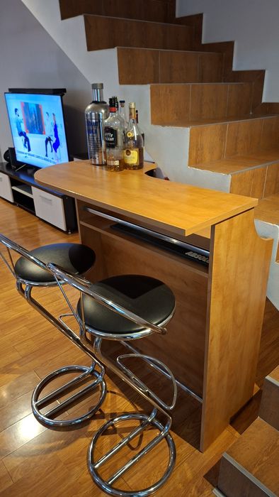 Mobilă, bar mic ,cu două scaune 150 lei bucata,fără sticle