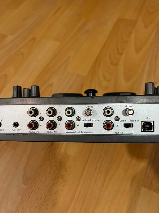 DJ контролер Hercules