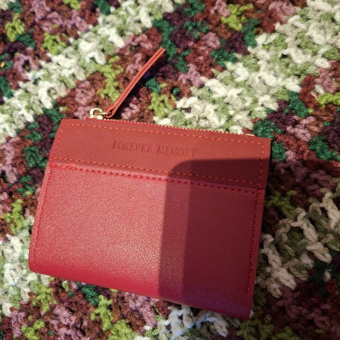 Portofel rosu frumos.