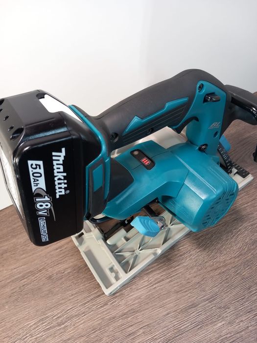 Vând circular Makita