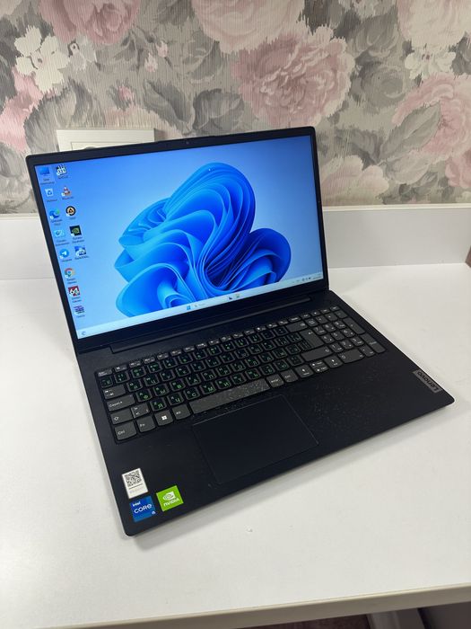 Lenovo V15 i5-1135G7 2.4GHz 8gb/512ssd Geforce MX350