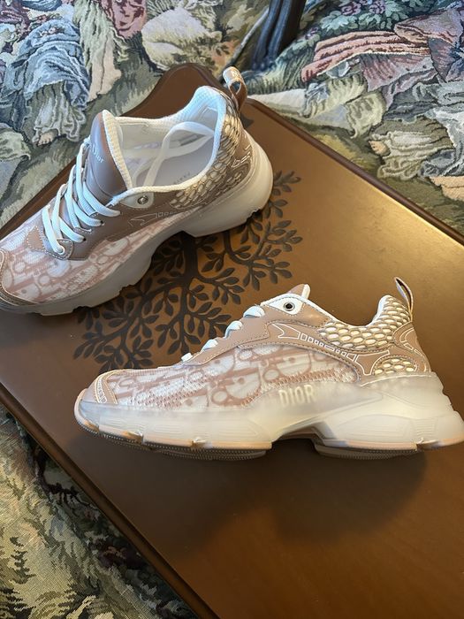 Обувки на марката dior