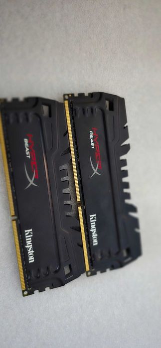 Vand 16GB RAMI DDR3 (2x8) Kingston HYPER X BEAST pe 2400 MHZ