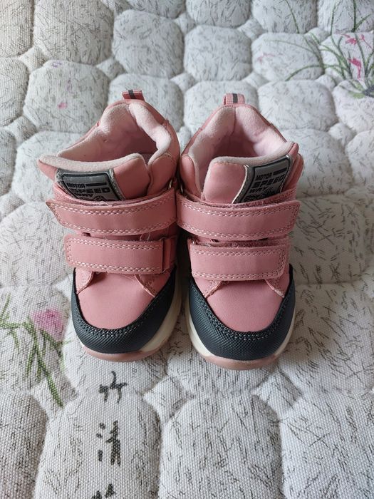 Продам детскую обувь