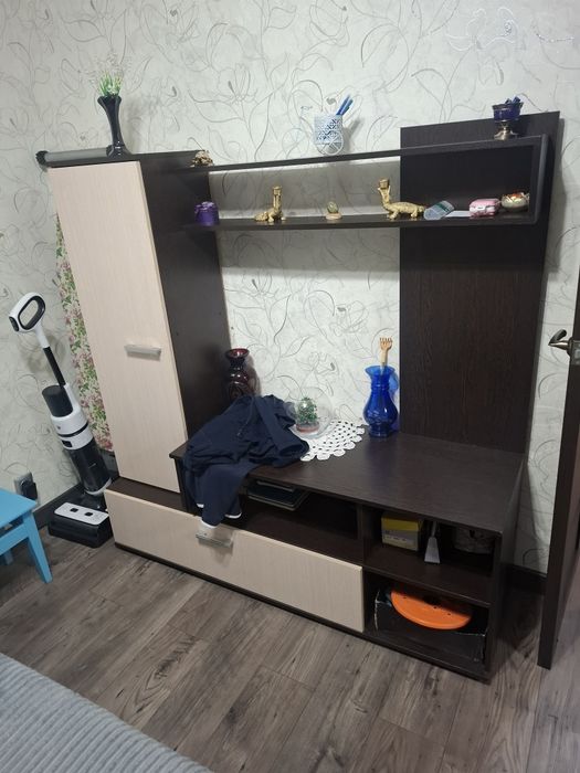 Продам горку для гостинной