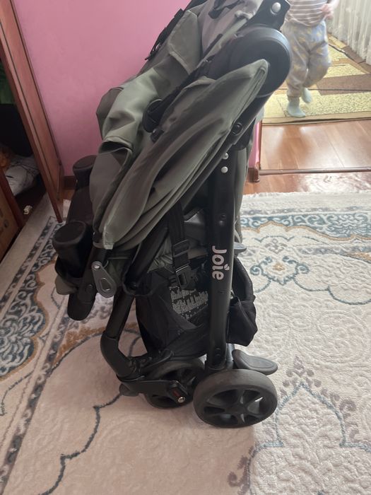 Продается детская коляска Joie